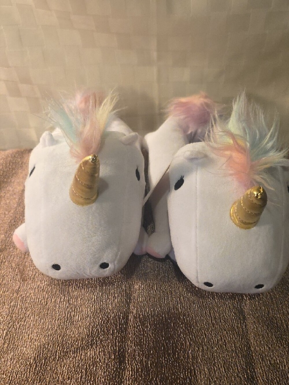 Smoko Light Up Unicorn Women's Plush Slippers - Picture 3 of 13